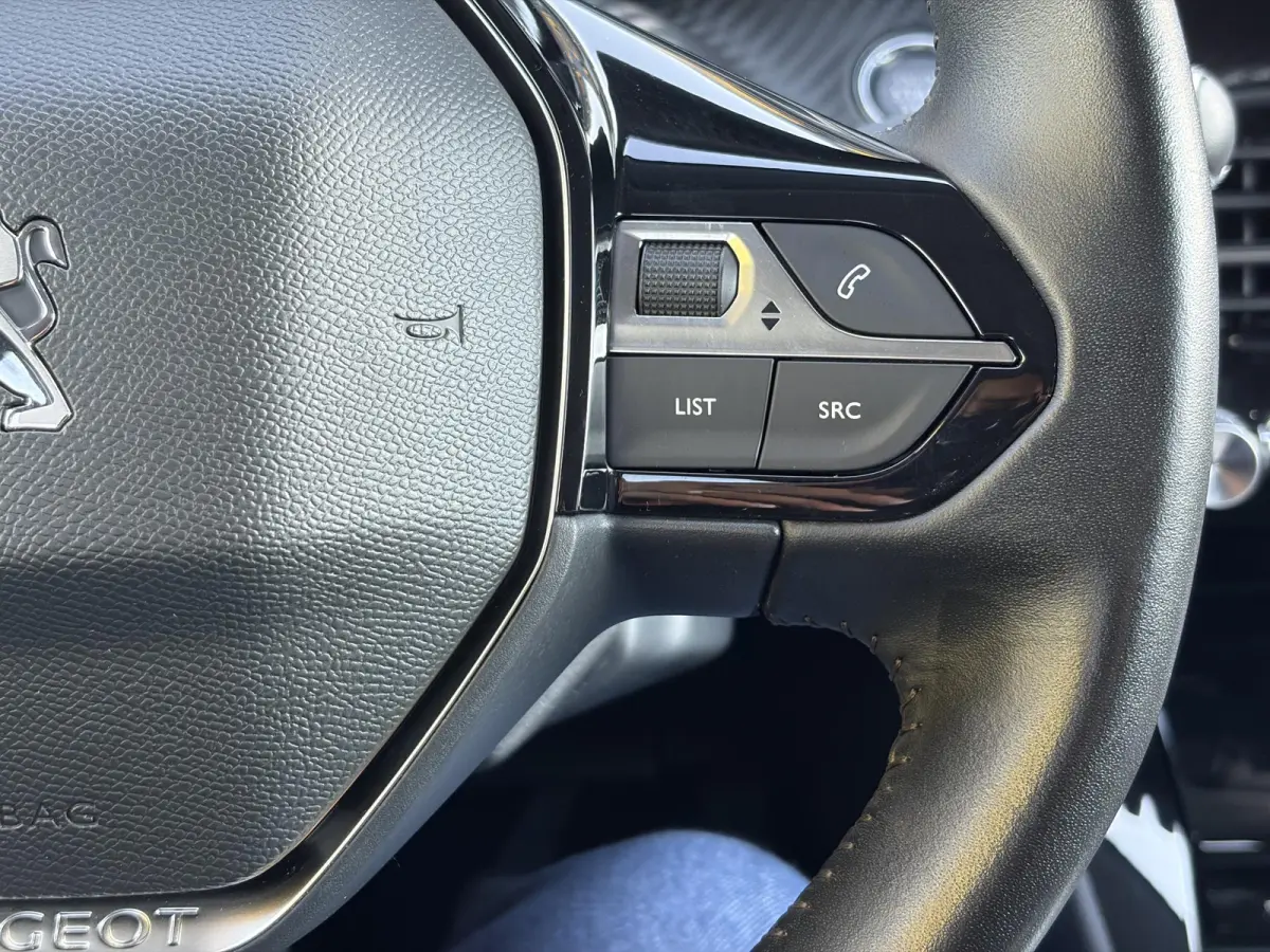1.2 PureTech Allure ✓D-riem vv in 10-2025✓1e Eigenaar✓360° Camera✓Carplay✓Navi✓101pk✓LED✓Clima✓Cruise✓6 Bak✓Pdc✓Lm velgen✓Halfleder✓Recent beurt gehad✓N.A.P✓
