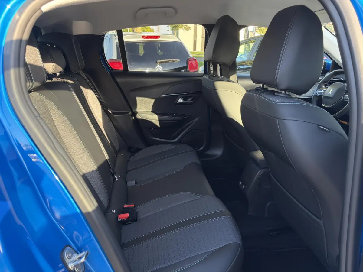 1.2 PureTech Allure ✓D-riem vv in 10-2025✓1e Eigenaar✓360° Camera✓Carplay✓Navi✓101pk✓LED✓Clima✓Cruise✓6 Bak✓Pdc✓Lm velgen✓Halfleder✓Recent beurt gehad✓N.A.P✓
