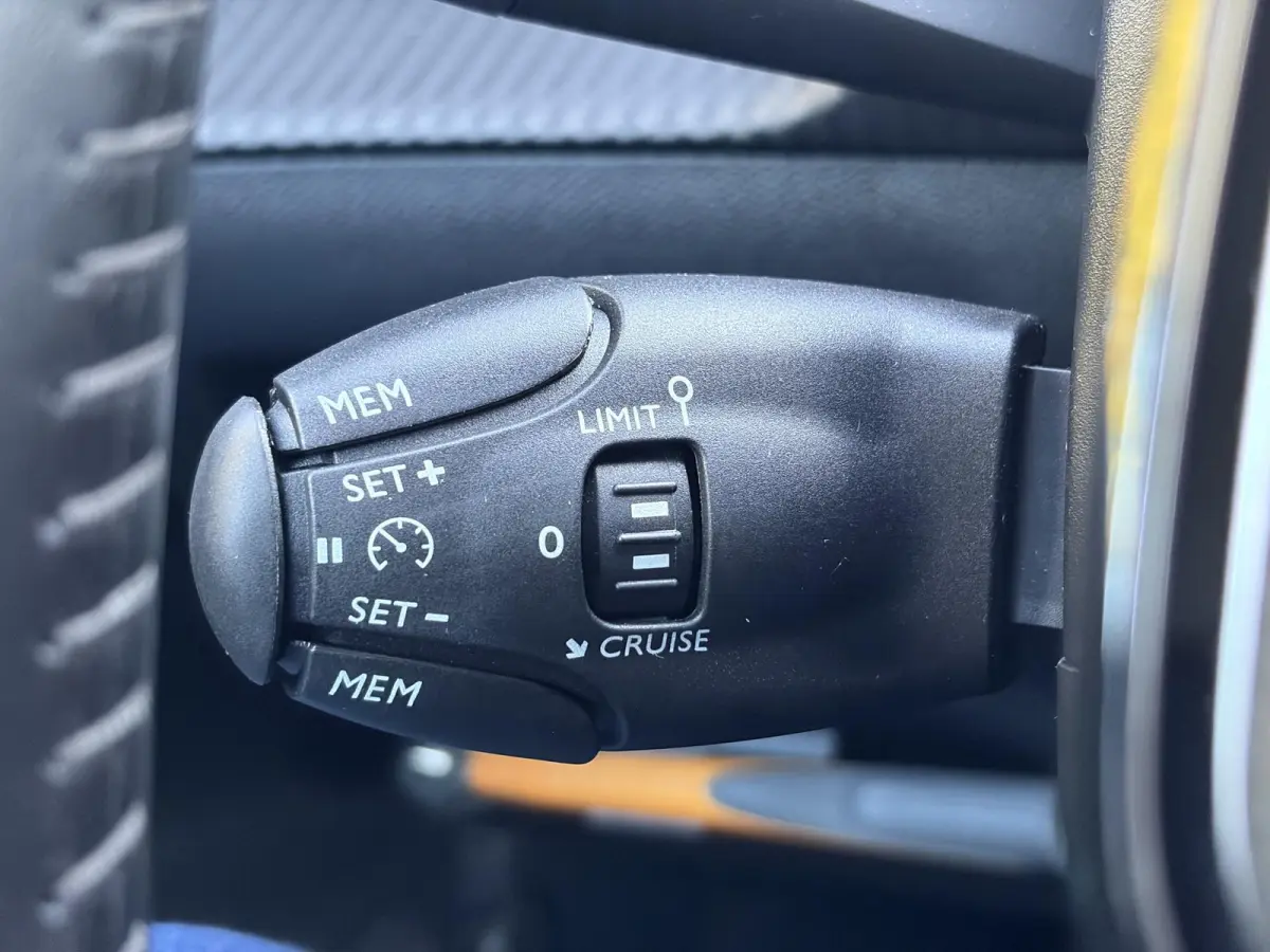 1.2 PureTech Allure ✓D-riem vv in 10-2025✓1e Eigenaar✓360° Camera✓Carplay✓Navi✓101pk✓LED✓Clima✓Cruise✓6 Bak✓Pdc✓Lm velgen✓Halfleder✓Recent beurt gehad✓N.A.P✓