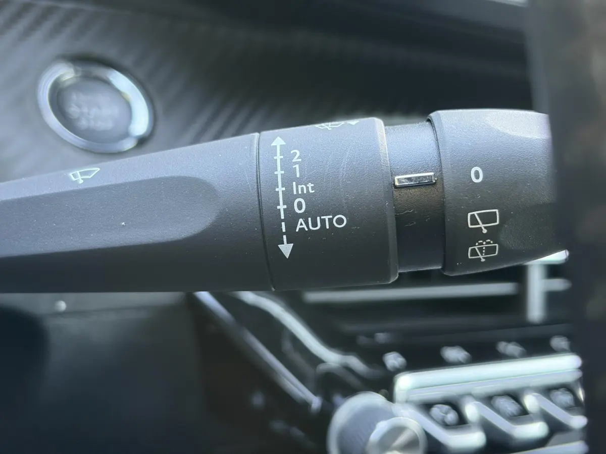 1.2 PureTech Allure ✓D-riem vv in 10-2025✓1e Eigenaar✓360° Camera✓Carplay✓Navi✓101pk✓LED✓Clima✓Cruise✓6 Bak✓Pdc✓Lm velgen✓Halfleder✓Recent beurt gehad✓N.A.P✓