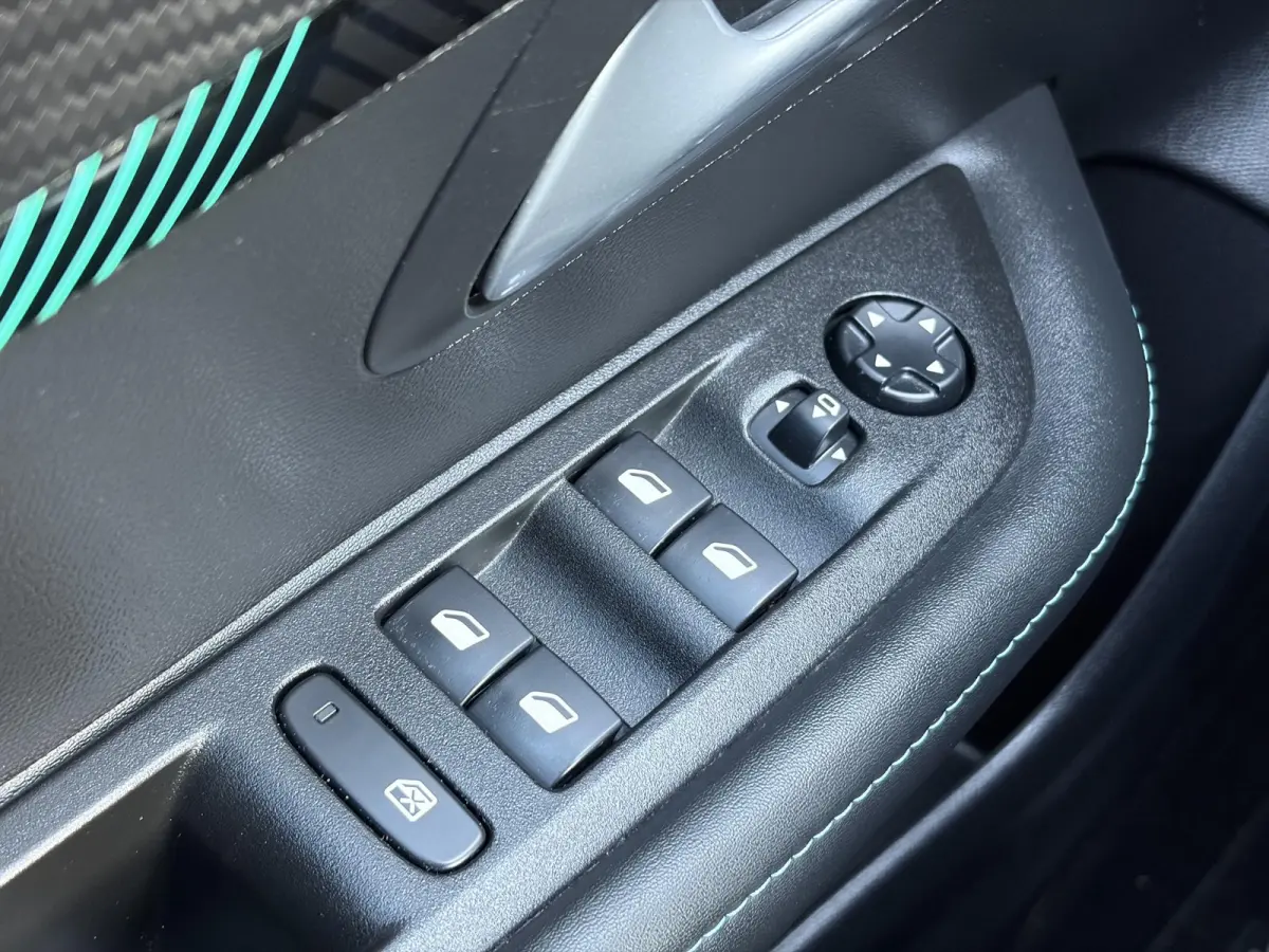 1.2 PureTech Allure ✓D-riem vv in 10-2025✓1e Eigenaar✓360° Camera✓Carplay✓Navi✓101pk✓LED✓Clima✓Cruise✓6 Bak✓Pdc✓Lm velgen✓Halfleder✓Recent beurt gehad✓N.A.P✓