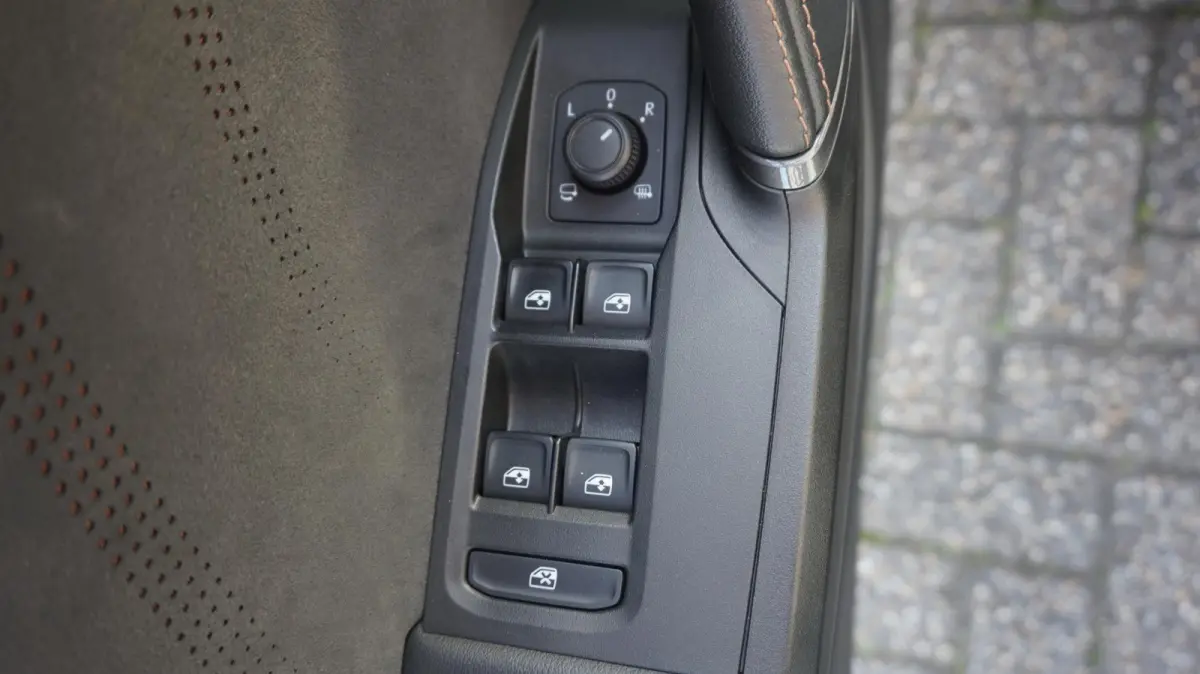 1.4 e-Hybrid VZ Black Edition PHEV 245PK SOH 100% Panoramadak Rijklaarprijs!