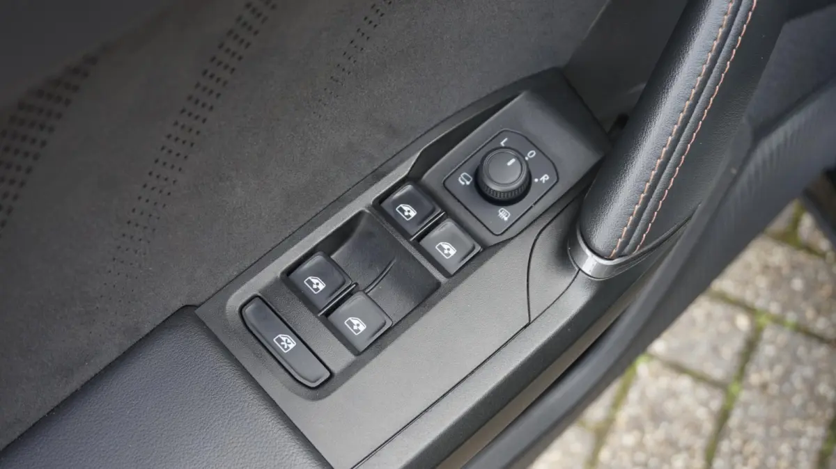 1.4 e-Hybrid VZ Black Edition PHEV 245PK SOH 100% Panoramadak Rijklaarprijs!