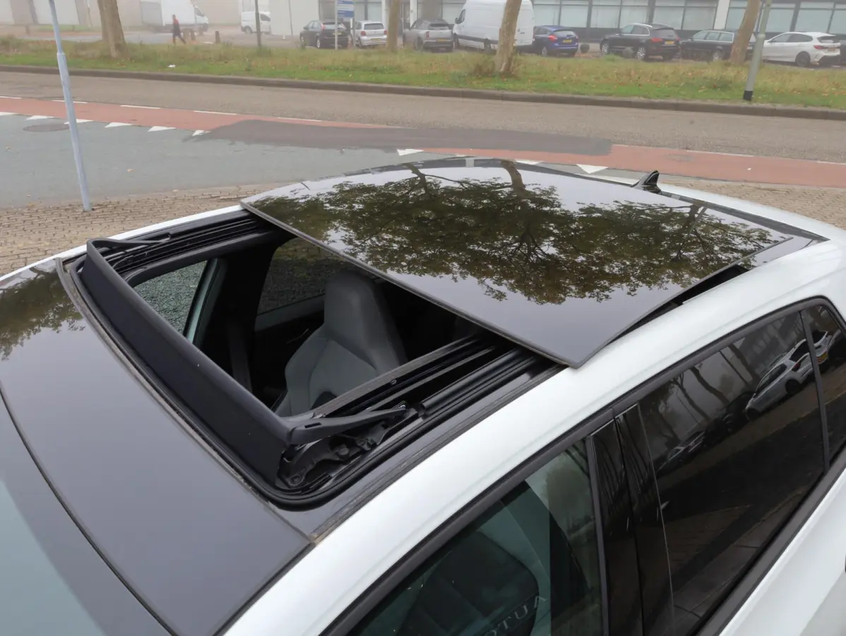 GTE 1.5 eHybrid 272PK | Panodak | Leer | 19"Inch | Black Style | Garantie 2031 | Head-up | Stoel Ventilatie | Memory |