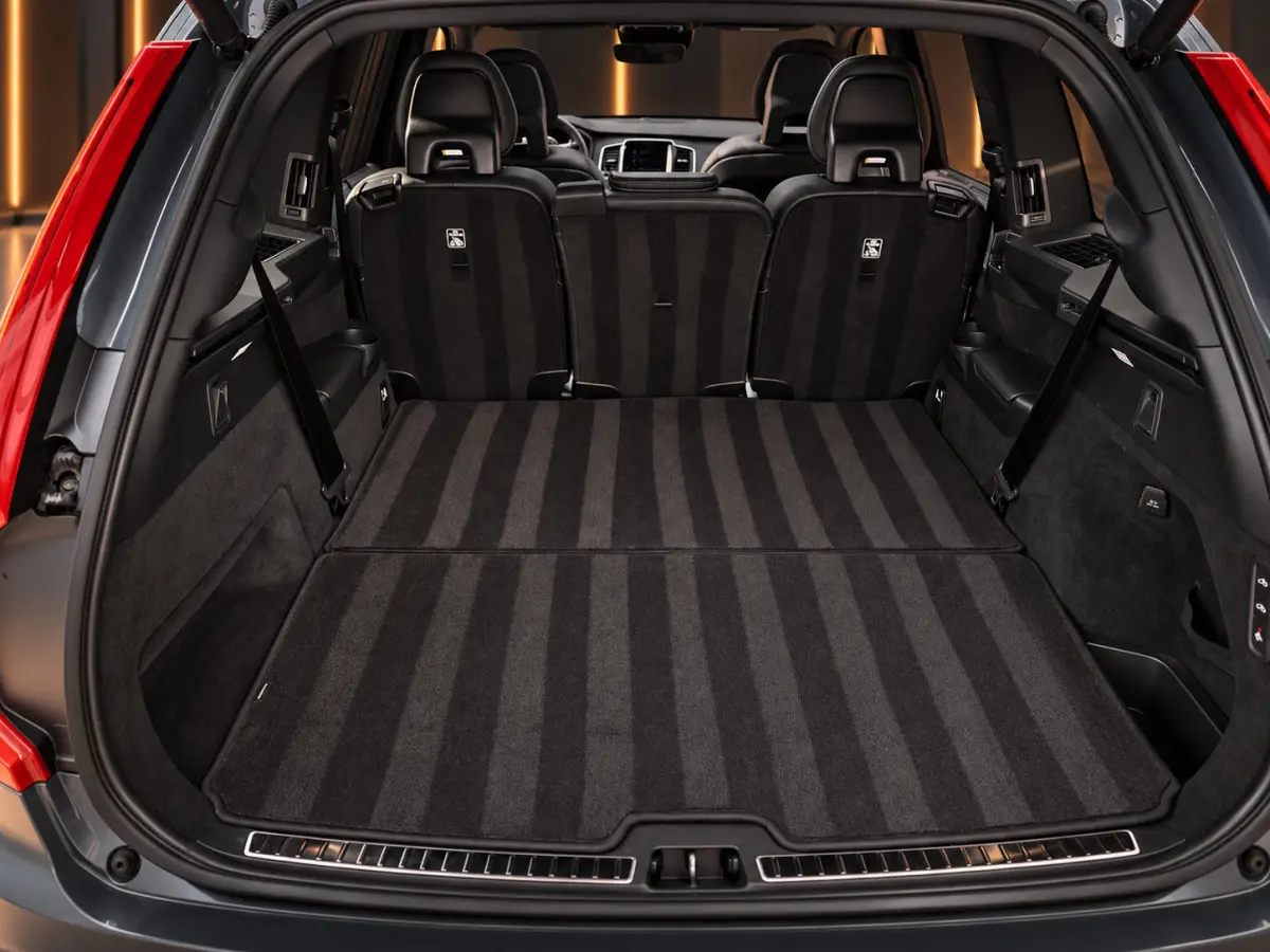 2.0 T8 Recharge AWD R-Design 7 Zits 421PK | Luchtvering | Pano | Memory | Harmon Kardon | Head-Up | 360 | 22'' | Trekhaak | Keyless | Digital Dash | Led | Leder | Stoel voor & achter | Stuur