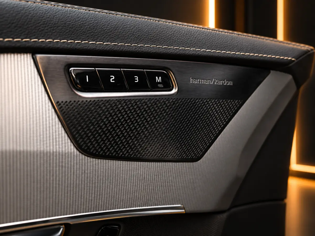 2.0 T8 Recharge AWD R-Design 7 Zits 421PK | Luchtvering | Pano | Memory | Harmon Kardon | Head-Up | 360 | 22'' | Trekhaak | Keyless | Digital Dash | Led | Leder | Stoel voor & achter | Stuur