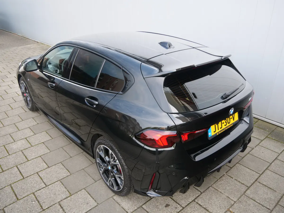 116 automaat 123pk M Sportpakket Pro Stoelverwarming /  Camera / Keyless entry