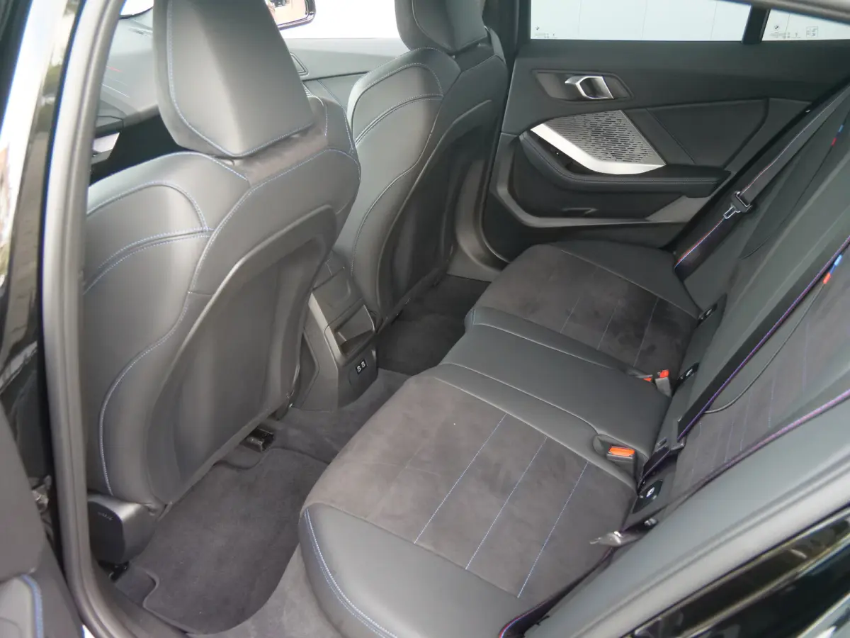116 automaat 123pk M Sportpakket Pro Stoelverwarming /  Camera / Keyless entry