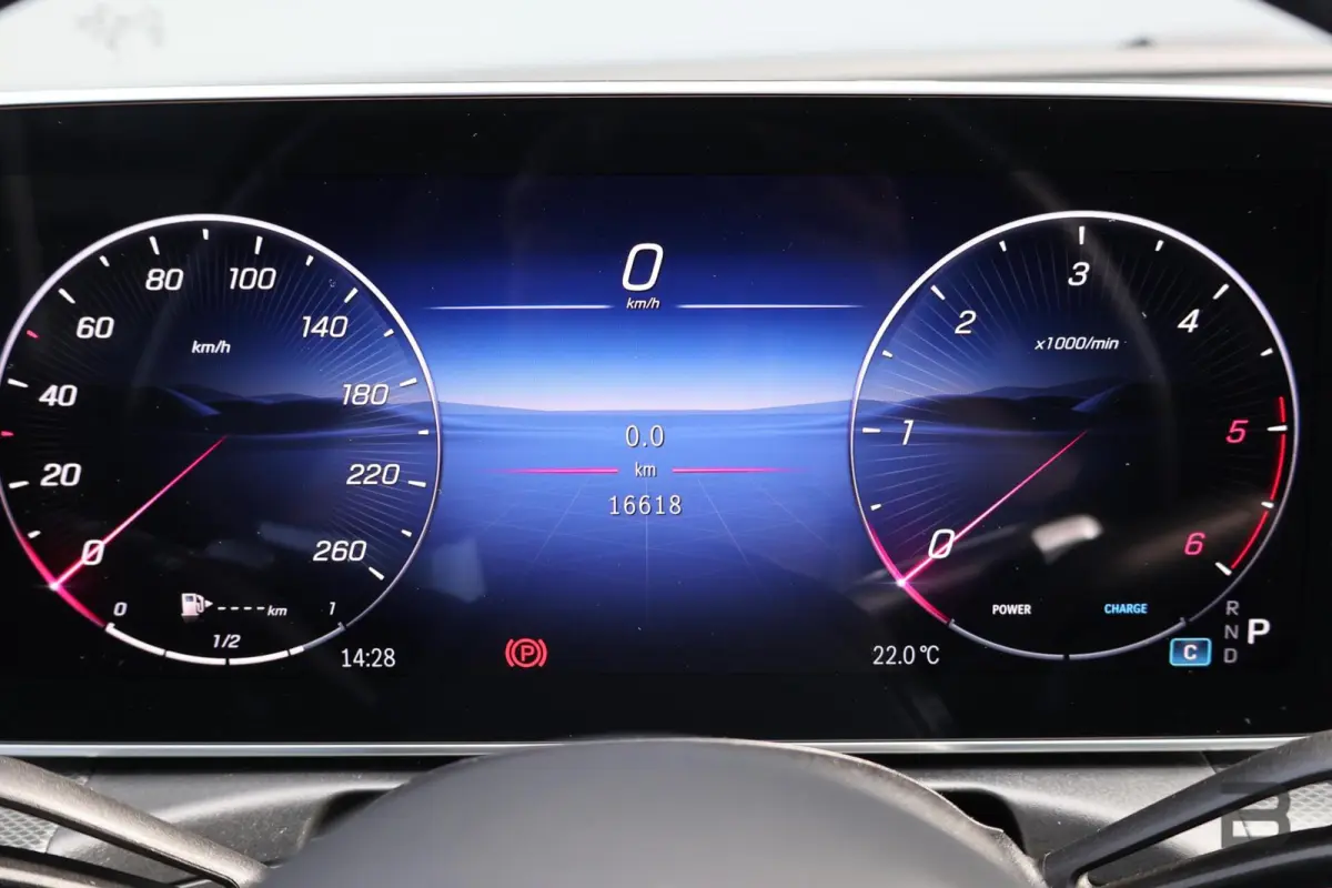 300 d AMG Line / Panoramadak / Memory Stoelen / Burmester Surround / Night Pakket / Trekhaak Wegklapbaar