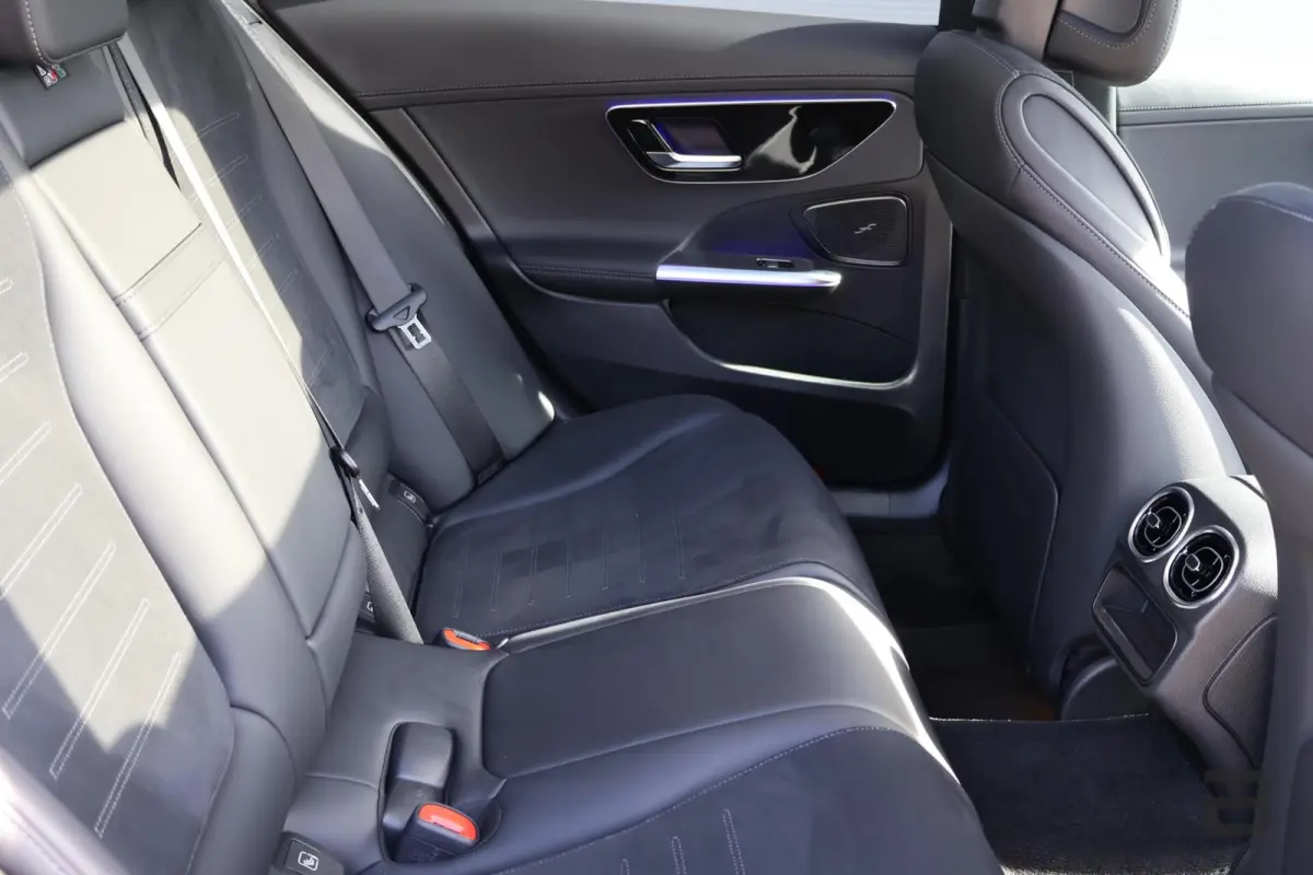 300 d AMG Line / Panoramadak / Memory Stoelen / Burmester Surround / Night Pakket / Trekhaak Wegklapbaar