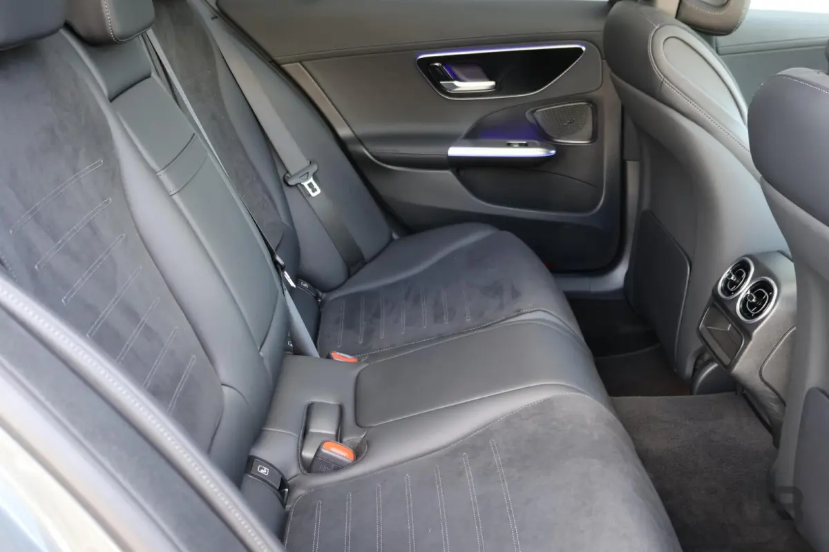 300 d AMG Line / Panoramadak / Memory Stoelen / Burmester Surround / Night Pakket / Trekhaak Wegklapbaar