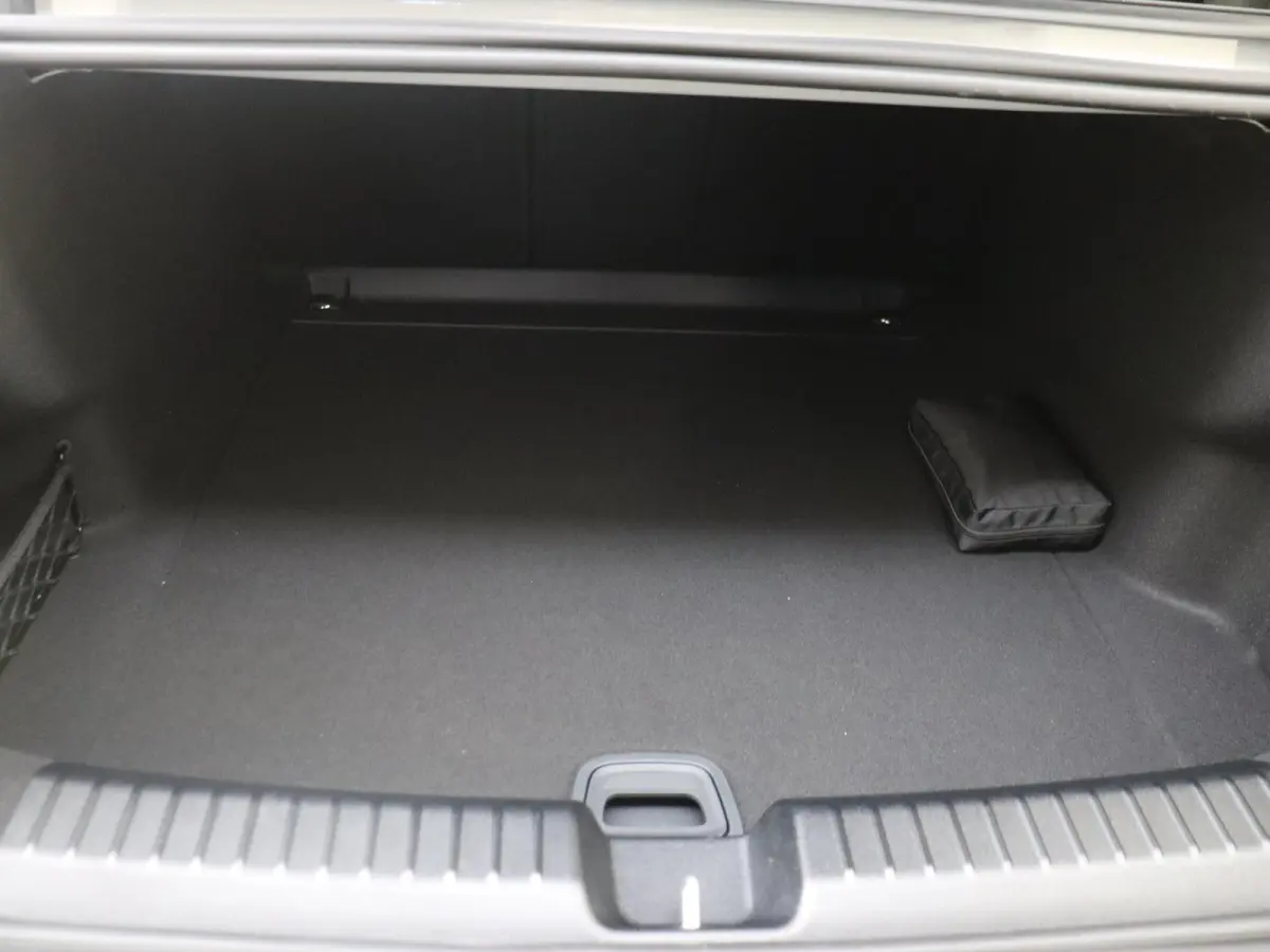 400 4MATIC Launch Edition 94 kWh / Winterpakket / Sky-control / Superscreen / Burmester / 20inch / 22Kw /