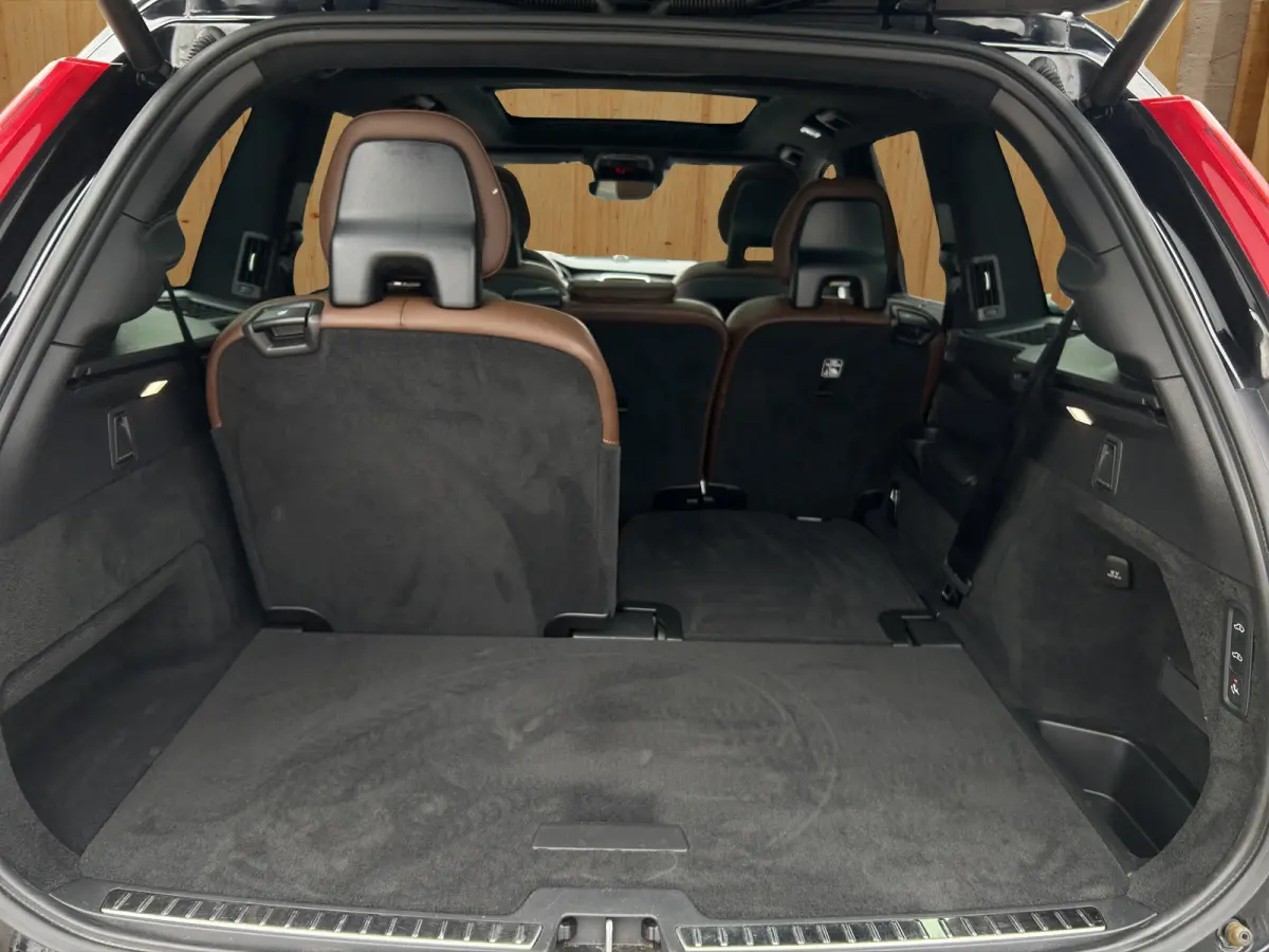 2.0 T8 Recharge AWD Inscription Exclusive | Luchtvering | Bowers & Wilkins | 360 Camera | Gelamineerd Glas | Trekhaak | Stoel Massage + Ventilatie