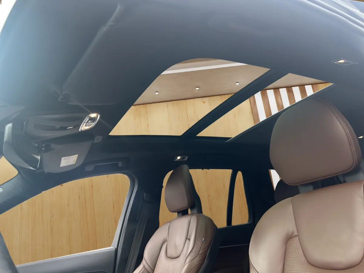 2.0 T8 Recharge AWD Inscription Exclusive | Luchtvering | Bowers & Wilkins | 360 Camera | Gelamineerd Glas | Trekhaak | Stoel Massage + Ventilatie