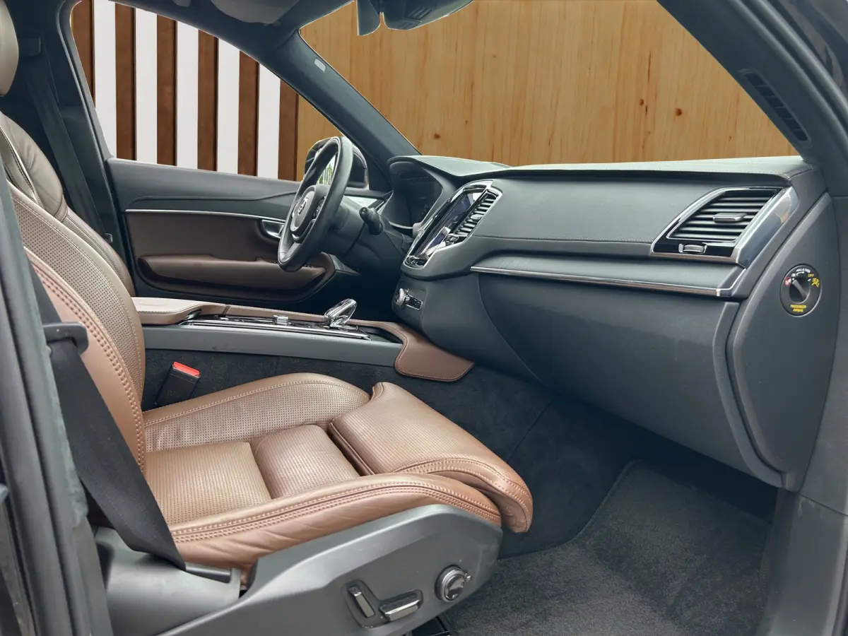 2.0 T8 Recharge AWD Inscription Exclusive | Luchtvering | Bowers & Wilkins | 360 Camera | Gelamineerd Glas | Trekhaak | Stoel Massage + Ventilatie