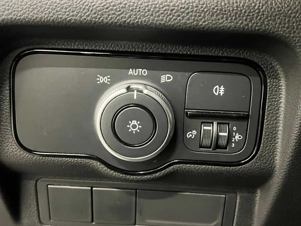 108 CDI L1 Pro Airco Apple Carplay/Android Auto Camera Navigatie Parkeersensoren Cruise Control