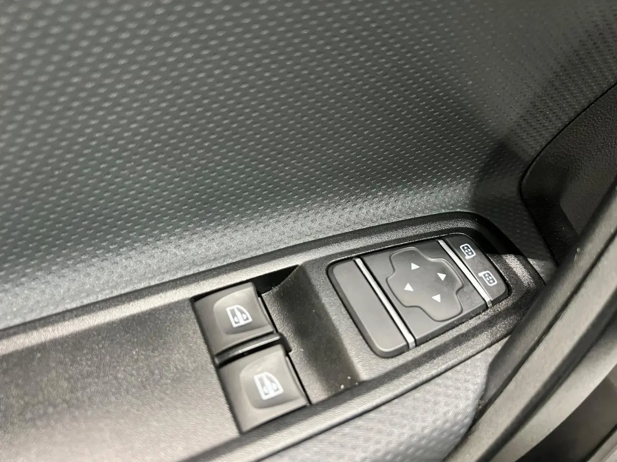 108 CDI L1 Pro Airco Apple Carplay/Android Auto Camera Navigatie Parkeersensoren Cruise Control