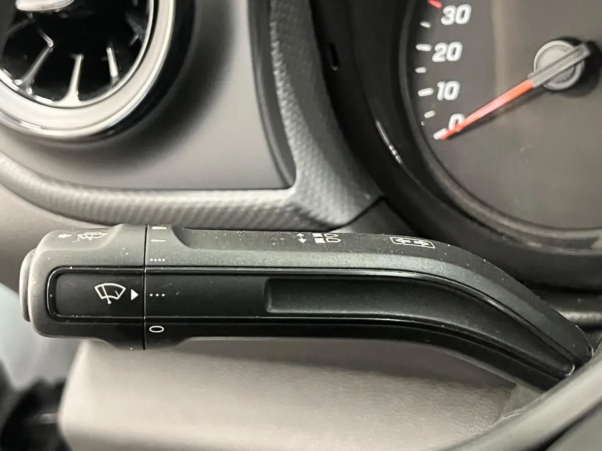 108 CDI L1 Pro Airco Apple Carplay/Android Auto Camera Navigatie Parkeersensoren Cruise Control