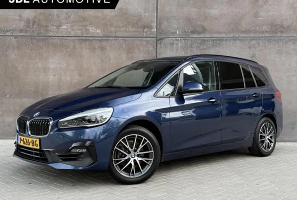 216i 7persoons Business Edition | Trekhaak | Head-UP | Cruise control | DAB+ | Elektr. Kofferklep |