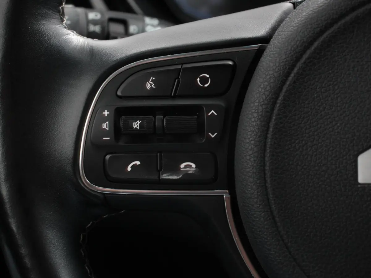 1.6 GDi Automaat PHEV Edition Navigatie Apple Carplay Android Auto Parkeerhulp Adaptive Cruise Control Stoel- en stuurverwarming Climate Control Lichtmetalen velgen