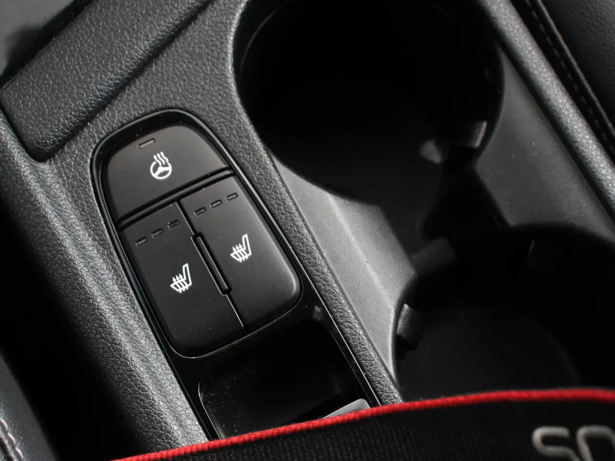 1.6 GDi Automaat PHEV Edition Navigatie Apple Carplay Android Auto Parkeerhulp Adaptive Cruise Control Stoel- en stuurverwarming Climate Control Lichtmetalen velgen