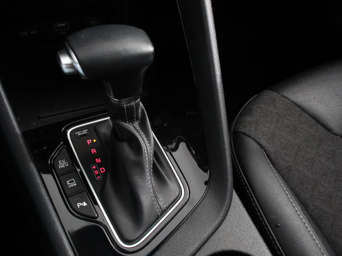 1.6 GDi Automaat PHEV Edition Navigatie Apple Carplay Android Auto Parkeerhulp Adaptive Cruise Control Stoel- en stuurverwarming Climate Control Lichtmetalen velgen
