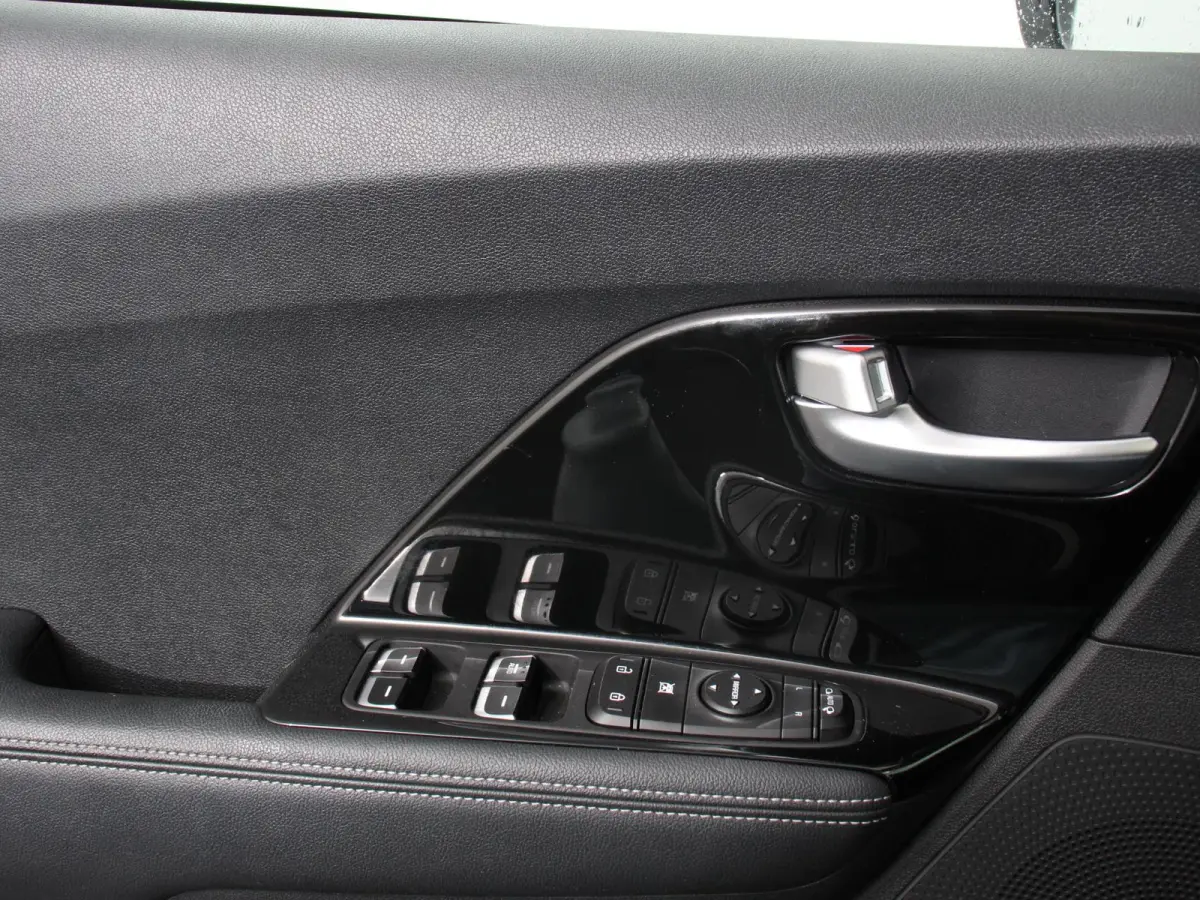1.6 GDi Automaat PHEV Edition Navigatie Apple Carplay Android Auto Parkeerhulp Adaptive Cruise Control Stoel- en stuurverwarming Climate Control Lichtmetalen velgen