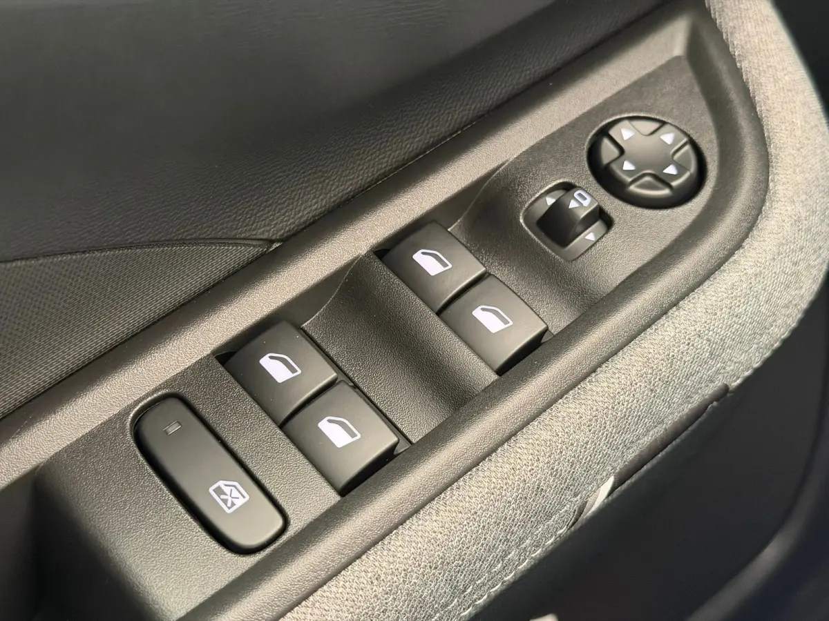 1.2 Turbo Hybrid GS Stoel+Stuur verwarming | Navigatie | Voorruitverwarming | Apple Carplay/Android Auto | Achteruitrijcamera | Apple Carplay/Android Auto|telefoonintegratie premium | Automa