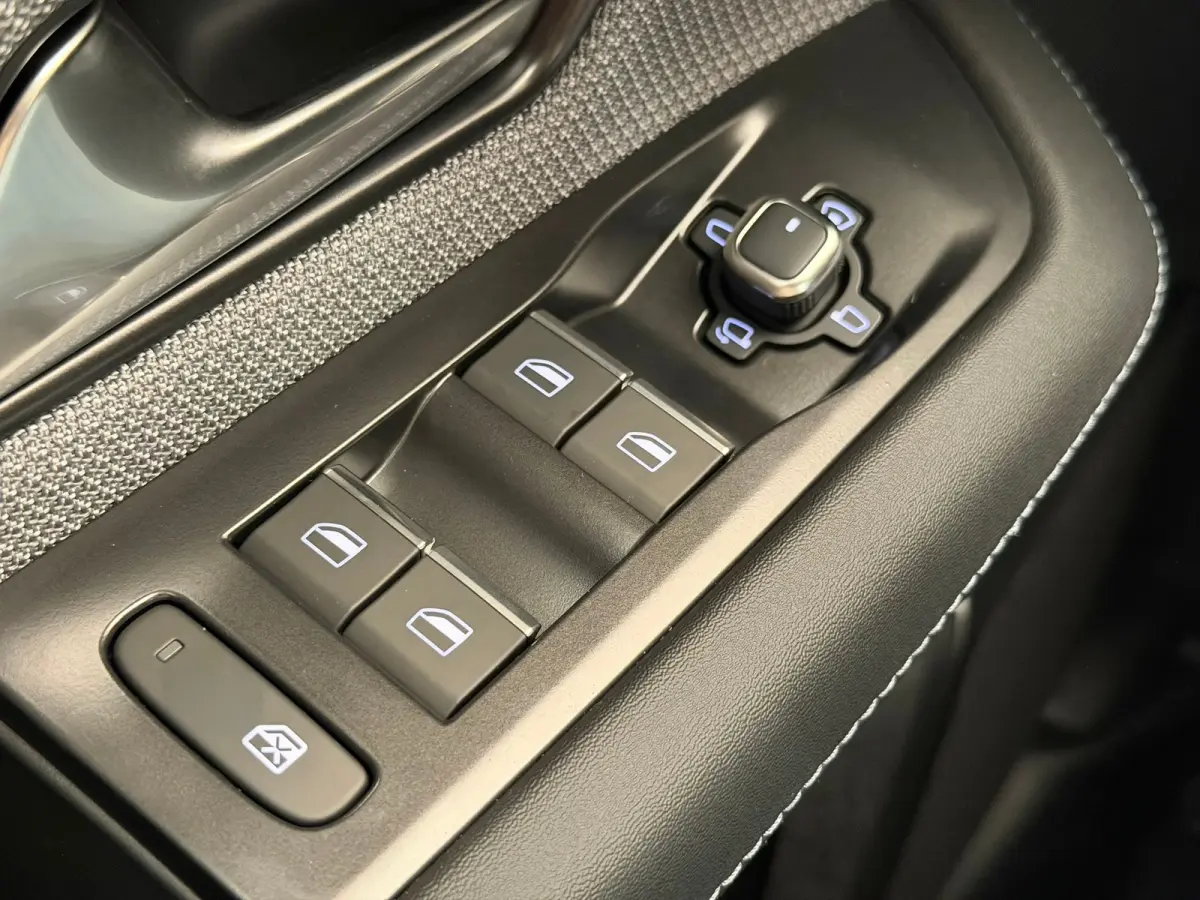 1.2 Turbo Hybrid Business Edition Focal | Panoramadak | HUD | Carplay/Android Auto | Navigatie | Stoelverwarming| Achteruitrijcamera | Adaptive Cruise Control met slimme snelheidsbegrenzer e
