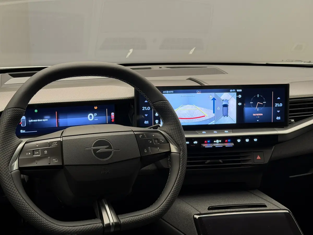 1.2 Turbo Hybrid Business Edition Focal | Panoramadak | HUD | Carplay/Android Auto | Navigatie | Stoelverwarming| Achteruitrijcamera | Adaptive Cruise Control met slimme snelheidsbegrenzer e