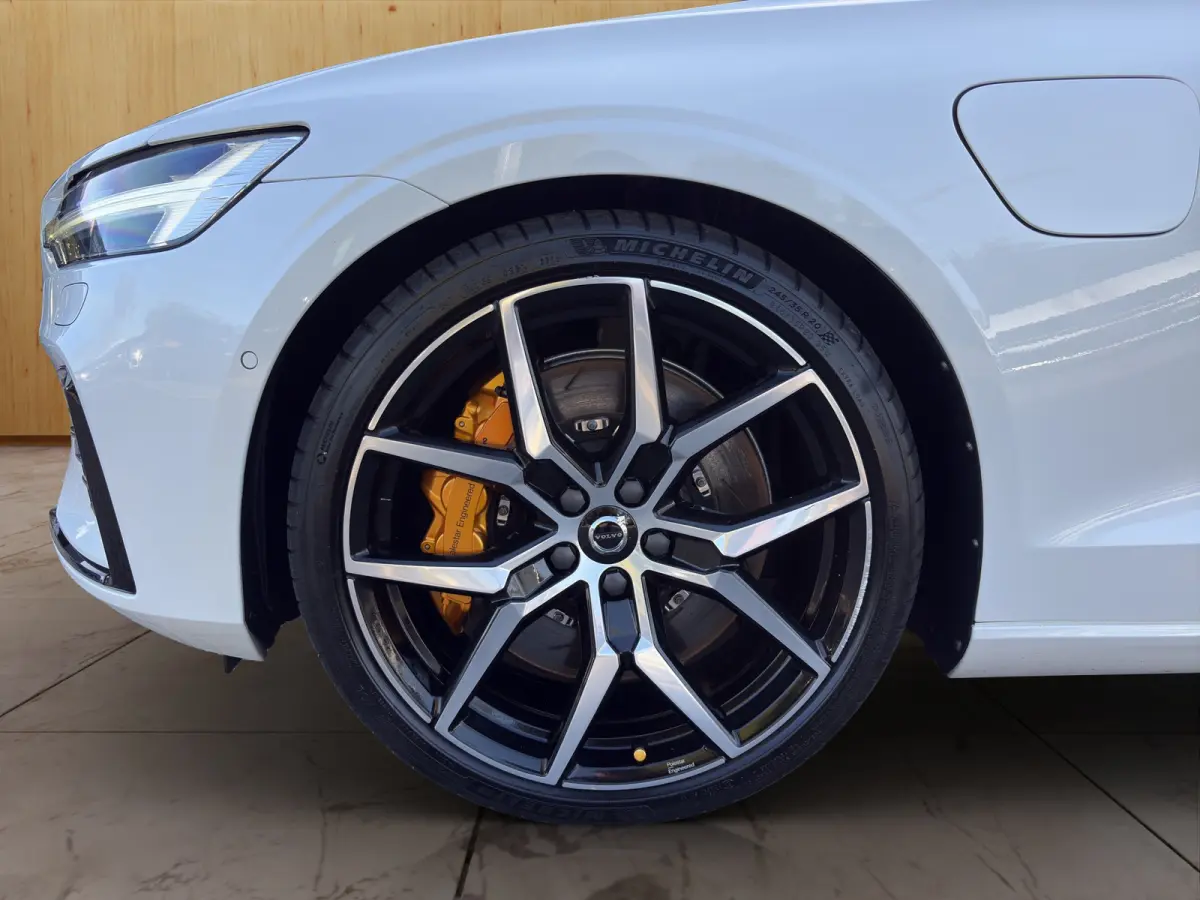 2.0 T8 Plug-in hybrid AWD Polestar Engineered | Heico Uitlaat Systeem | Bowers & Wilkins | Trekhaak | Stoel + Stuur Verwarming | 360 Camera |