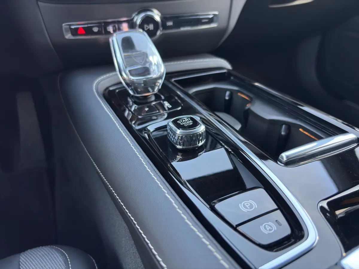 2.0 T8 Plug-in hybrid AWD Polestar Engineered | Heico Uitlaat Systeem | Bowers & Wilkins | Trekhaak | Stoel + Stuur Verwarming | 360 Camera |
