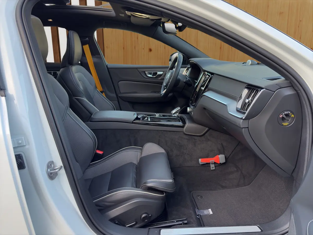 2.0 T8 Plug-in hybrid AWD Polestar Engineered | Heico Uitlaat Systeem | Bowers & Wilkins | Trekhaak | Stoel + Stuur Verwarming | 360 Camera |
