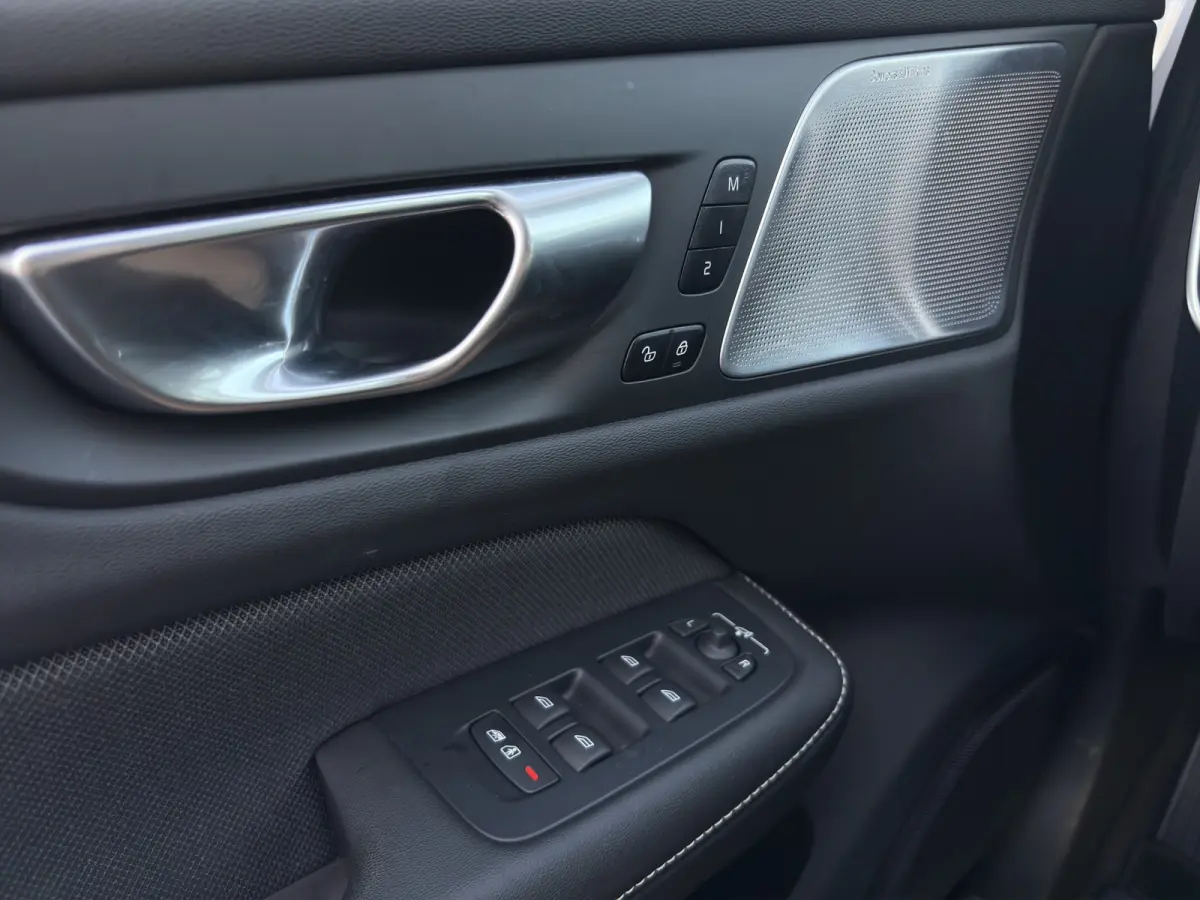 2.0 T8 Plug-in hybrid AWD Polestar Engineered | Heico Uitlaat Systeem | Bowers & Wilkins | Trekhaak | Stoel + Stuur Verwarming | 360 Camera |