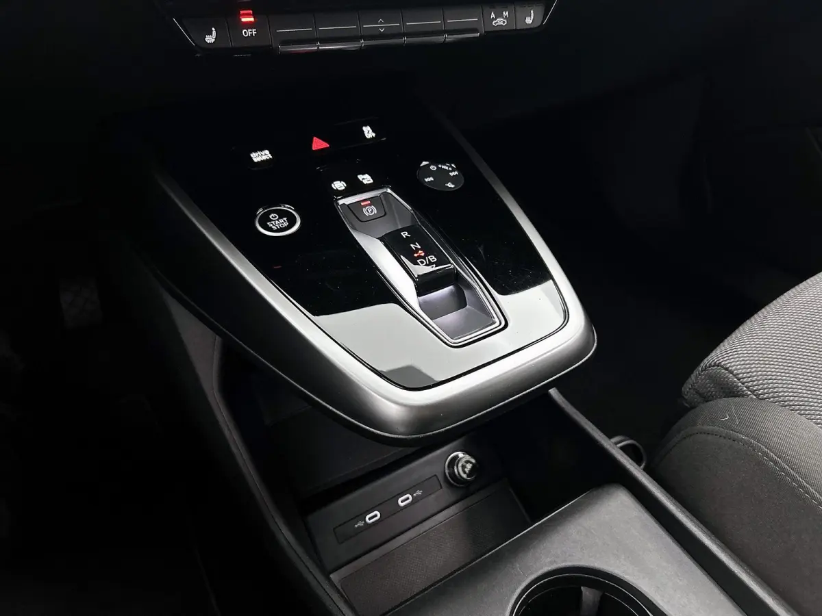40 Launch edition Advanced 77 kWh 204 PK | Automaat | Navigatie | Camera | Stoelverwarming | Parkeersensoren | LED | Lichtmetalen velgen | Warmtepomp | Stoelverwarming |