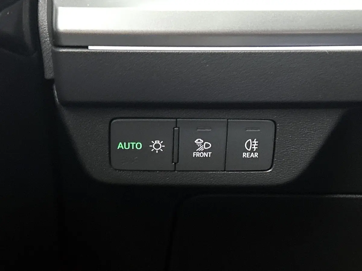 40 Launch edition Advanced 77 kWh 204 PK | Automaat | Navigatie | Camera | Stoelverwarming | Parkeersensoren | LED | Lichtmetalen velgen | Warmtepomp | Stoelverwarming |