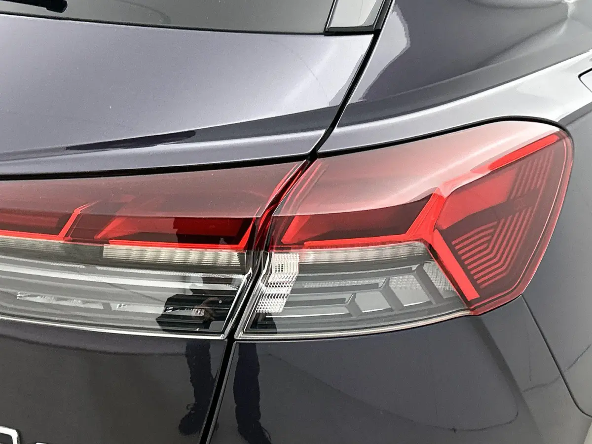 40 Launch edition Advanced 77 kWh 204 PK | Automaat | Navigatie | Camera | Stoelverwarming | Parkeersensoren | LED | Lichtmetalen velgen | Warmtepomp | Stoelverwarming |
