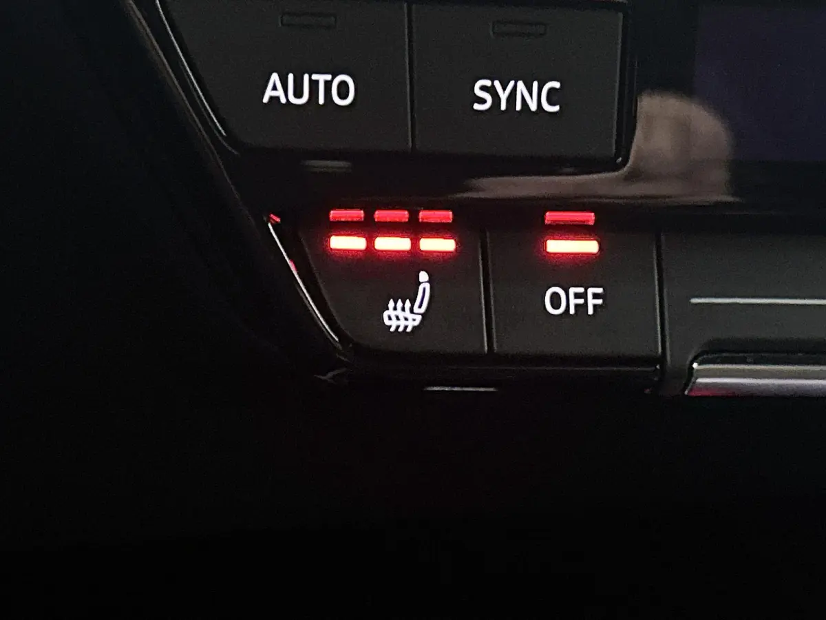 40 Launch edition Advanced 77 kWh 204 PK | Automaat | Navigatie | Camera | Stoelverwarming | Parkeersensoren | LED | Lichtmetalen velgen | Warmtepomp | Stoelverwarming |