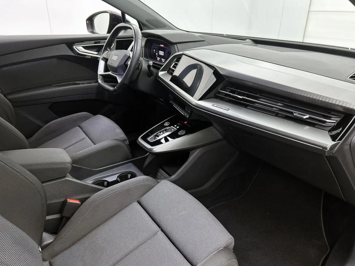 40 Launch edition Advanced 77 kWh 204 PK | Automaat | Navigatie | Camera | Stoelverwarming | Parkeersensoren | LED | Lichtmetalen velgen | Warmtepomp | Stoelverwarming |