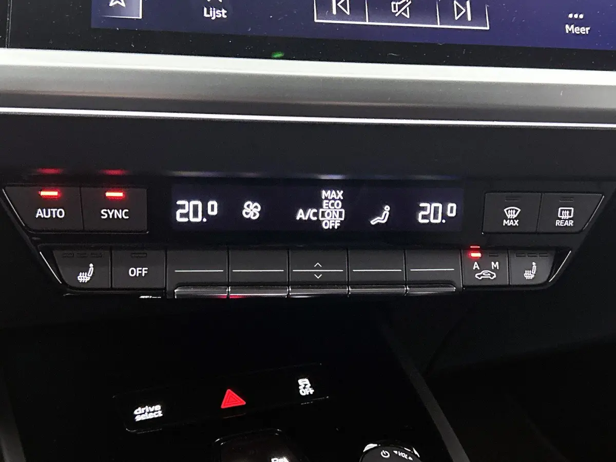40 Launch edition Advanced 77 kWh 204 PK | Automaat | Navigatie | Camera | Stoelverwarming | Parkeersensoren | LED | Lichtmetalen velgen | Warmtepomp | Stoelverwarming |