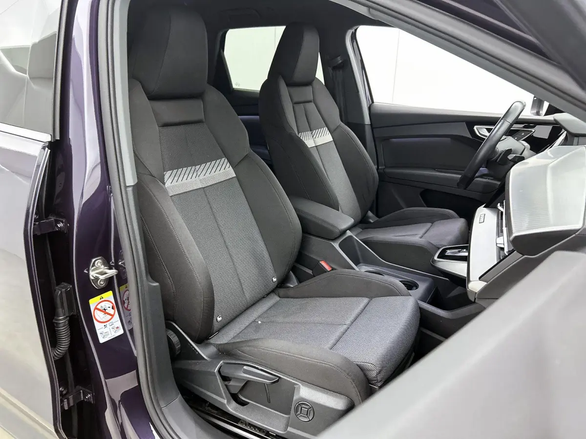 40 Launch edition Advanced 77 kWh 204 PK | Automaat | Navigatie | Camera | Stoelverwarming | Parkeersensoren | LED | Lichtmetalen velgen | Warmtepomp | Stoelverwarming |