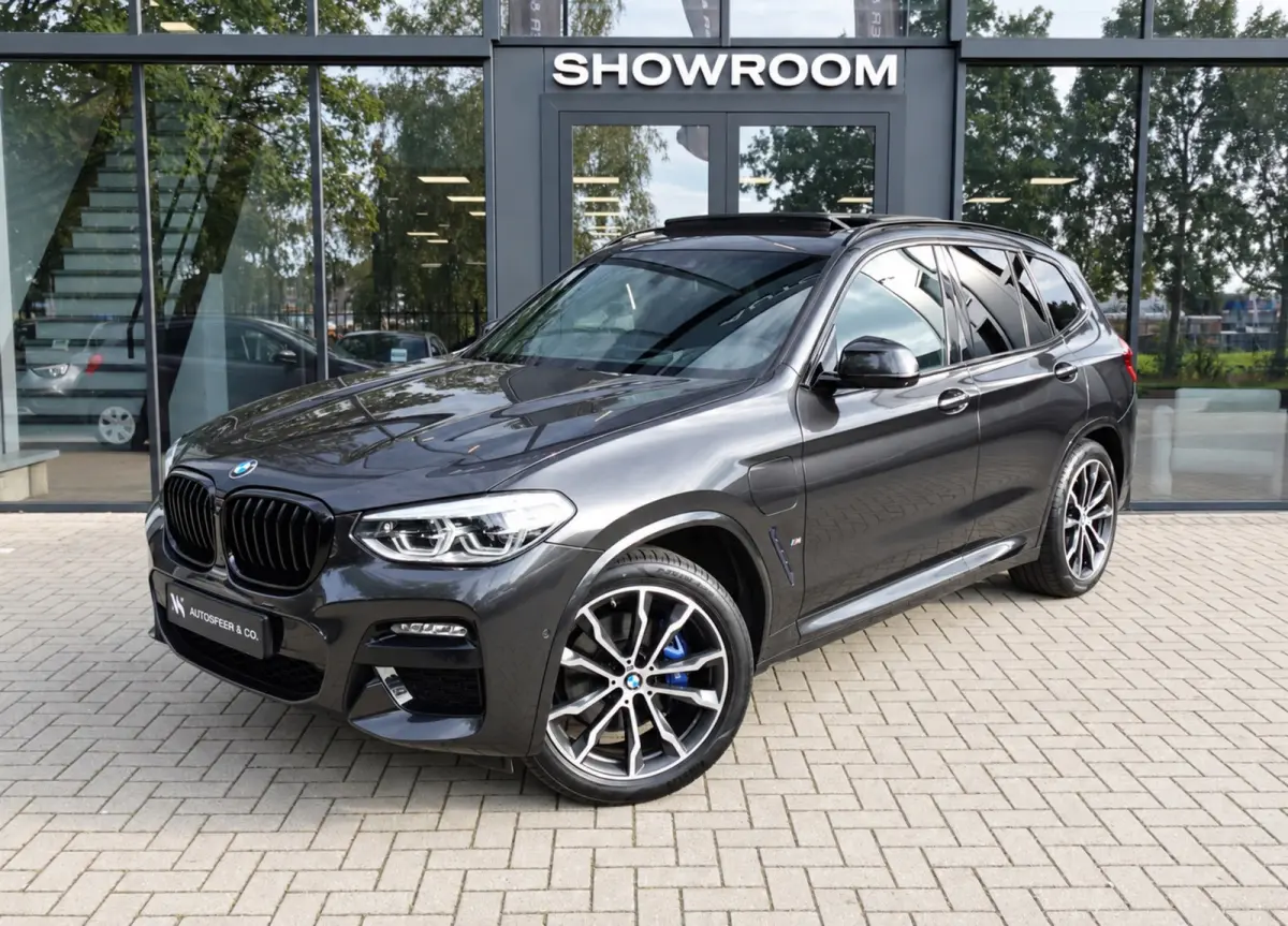XDrive30e High Executive PANO KEYLESS 360