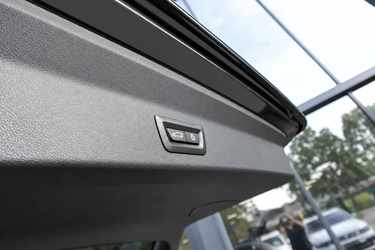 XDrive30e High Executive PANO KEYLESS 360