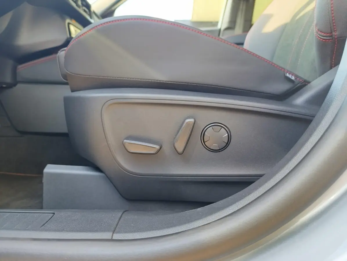 2.5 PHEV ST-Line X | VOORRAAD! | Black Pack | Panodak | Elek. trekhaak | Adaptive Cruise | AGR stoelen met memory | Stoel/stuur voorruitverwarming | B&O Audio | Dodehoekdetectie | Elek. klep