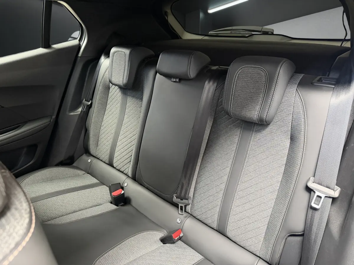 1.2 PureTech 100 Allure | Apple Car Play | Nieuwstaat