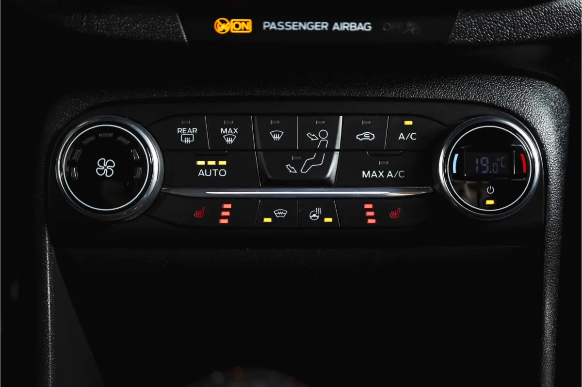 1.0 EcoBoost 100 PK ST-Line Orig. NL | Cruise | Winterpakket | PDC | Camera | NAV + App. Connect | ECC | LM 17" |