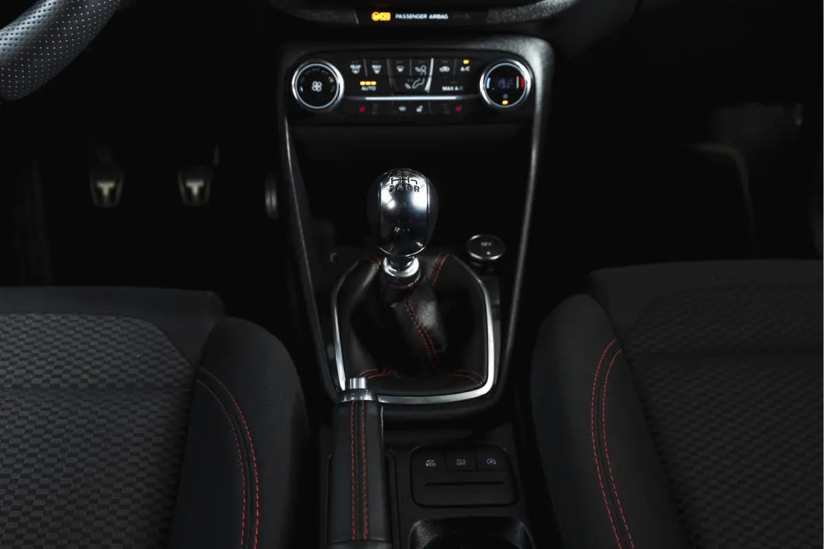 1.0 EcoBoost 100 PK ST-Line Orig. NL | Cruise | Winterpakket | PDC | Camera | NAV + App. Connect | ECC | LM 17" |