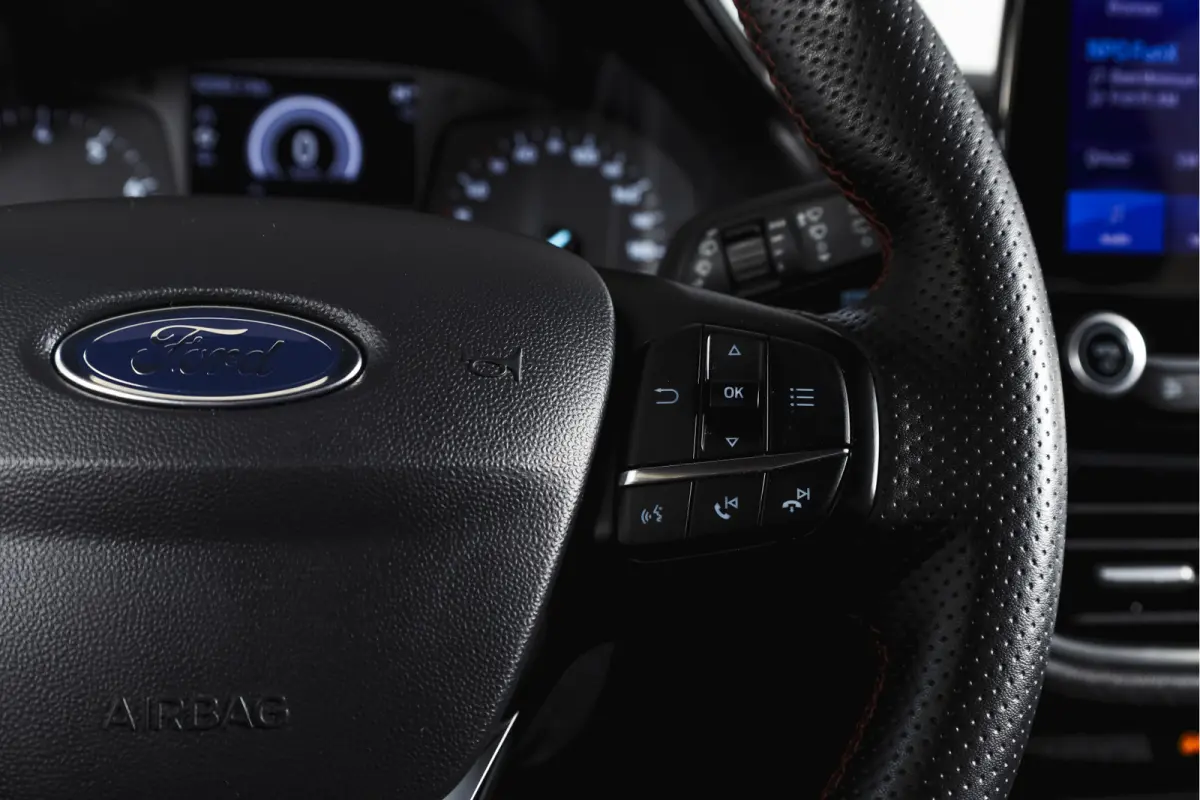 1.0 EcoBoost 100 PK ST-Line Orig. NL | Cruise | Winterpakket | PDC | Camera | NAV + App. Connect | ECC | LM 17" |