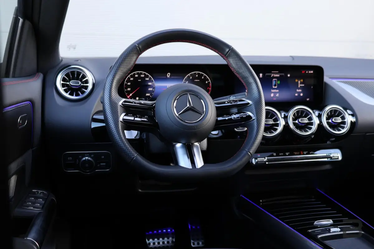 200 AMG Line / Panoramadak / Keyless-Go / 360 Camera / Stuurwielverwarming / Trekhaak Wegklapbaar