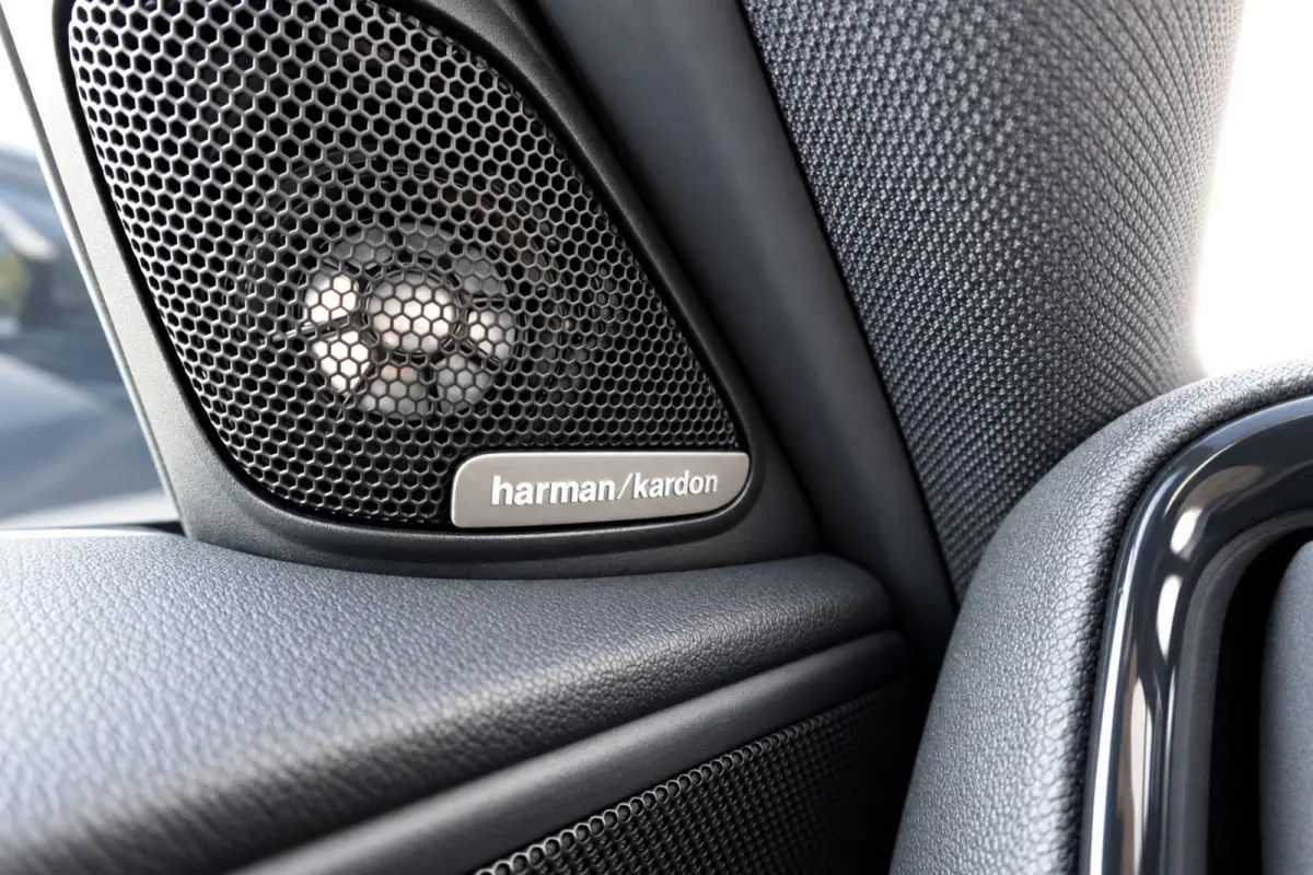 1.5 Cooper ALL4 Essential PANO H&K HUD